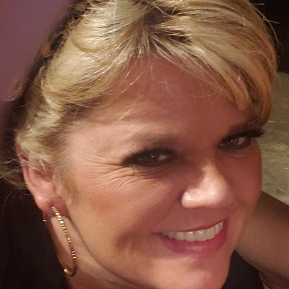 Meet your Posher, Lisa - Picture 1 of 1
